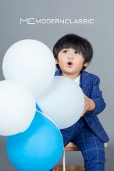 -现代经典婚纱摄影