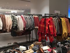 -URBAN REVIVO(高德置地广场·春广场店)