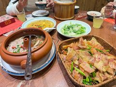 -老滇山寨•云南特色菜•地方菜•民族风情歌舞表演(金碧店)