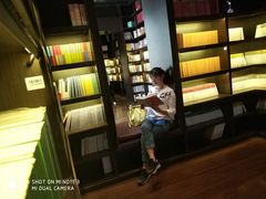 -钟书阁(松江泰晤士小镇店)