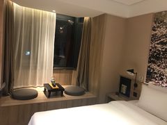 -杭州西湖湖滨银泰亚朵酒店