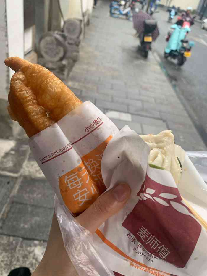 打分 油条很好吃,煎包不好吃,包子皮不是我要的口感,肉馅感觉也不够鲜