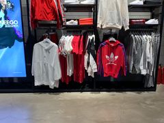 -adidas(滔搏朝阳大悦城店)