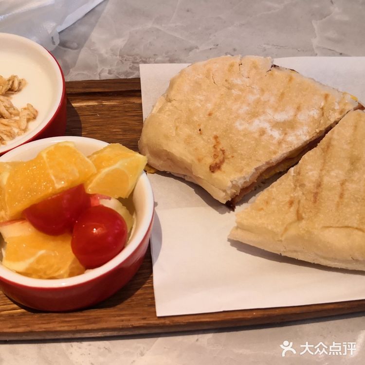 在必胜客悠然地吃个早餐，这一直以来都是我的爱好之一
