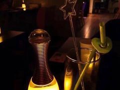 -樱花里音乐餐吧·牛扒椰子鸡(东圃店)