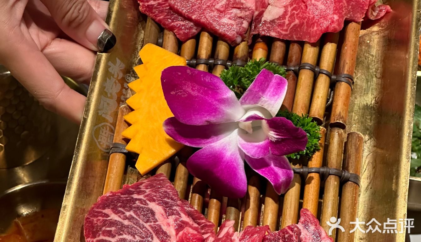 谁来解释一下杭州烤肉店的这种现象  