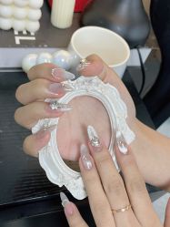 -芊屿芊浔美甲