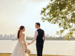 -至臻微拉婚纱摄影