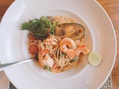 -Chom Cafe and Restaurant