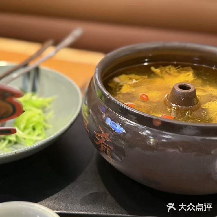 云南菜·汽锅鸡初体验   去吃云南菜，必点汽锅鸡