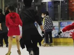 -正佳冰河湾真冰滑冰场