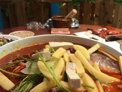 -老滇山寨•云南特色菜•地方菜•民族风情歌舞表演(金碧店)