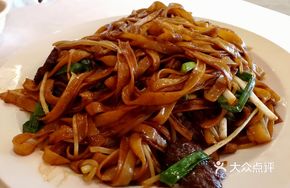 Stir-Fried Beef Rice Noodles