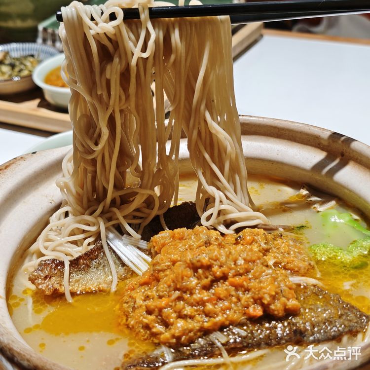 南京西路的黄鱼面，藏着外滩旧梦