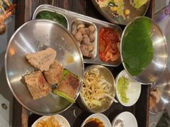 -围炉肉舍•炭烤活鳗•丹东海鲜烤肉(步行街店)