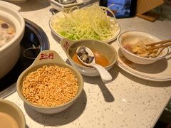 -三人行骨头王火锅(长寿店)