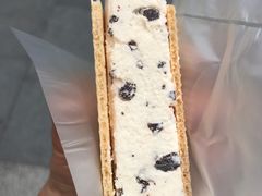 -詹爷爷乌节路街头冰淇淋