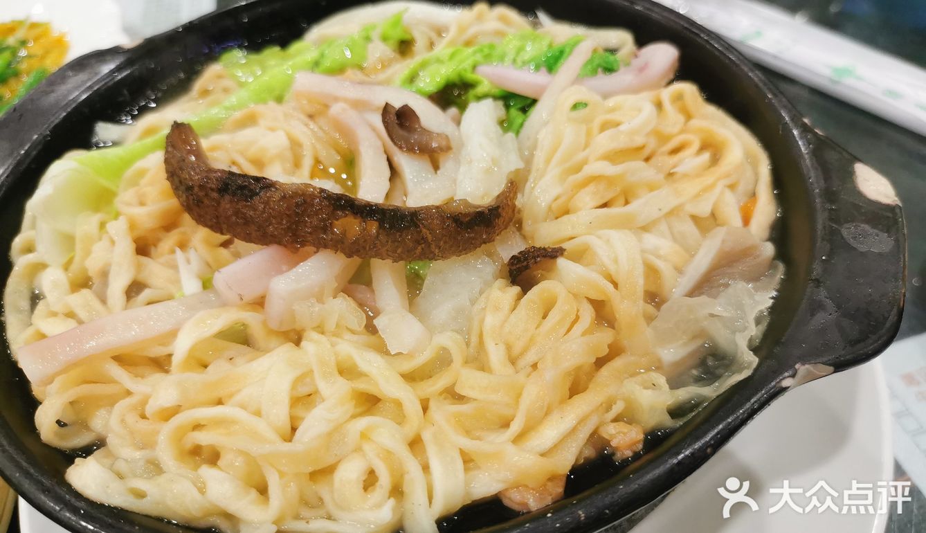 18块12个贼大的饺子，里面的馅料也很丰富