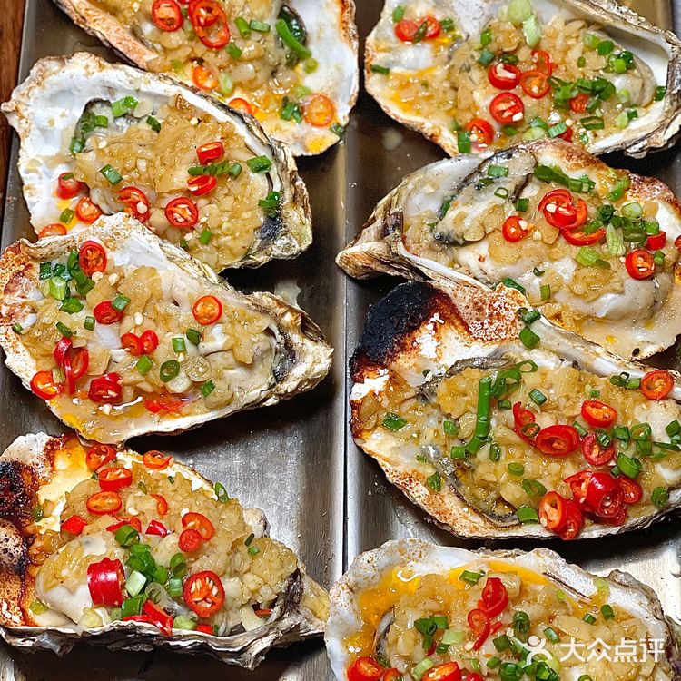 深圳开到凌晨两点的氛围感烧烤酒馆……