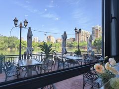 -靓海海鲜火锅(水上湖边观景店)