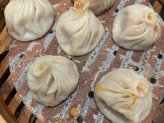 鲜肉小笼-老半斋(福州路店)