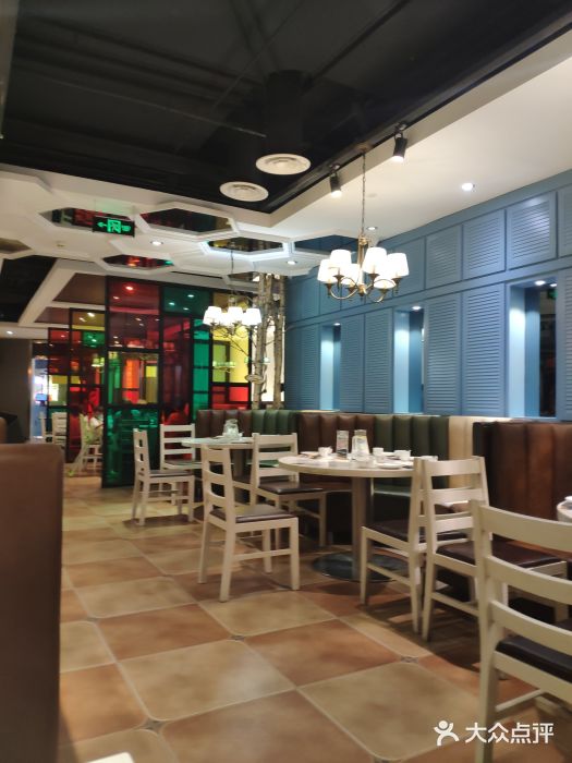 闫府私房菜·百年鲁菜(恒隆店)大堂图片