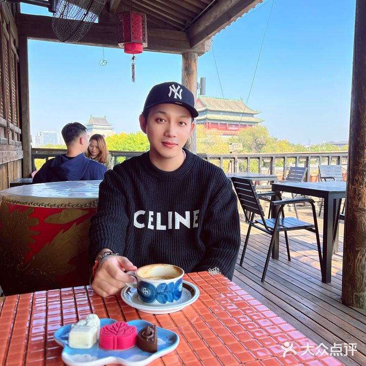 北平的秋天🍁，藏在这家绝美屋顶露台咖啡店☕️｜糖房咖啡