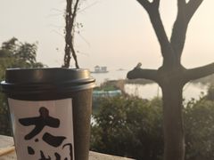 -亮河湾山庄