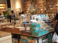 -猫的天空之城概念书店(杭州南宋御街店)