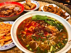 -爆炸头阿姨小四川正宗川味小吃(无任何分店)