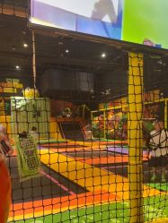 -蹦蹦跳跳(新奥购物中心店)