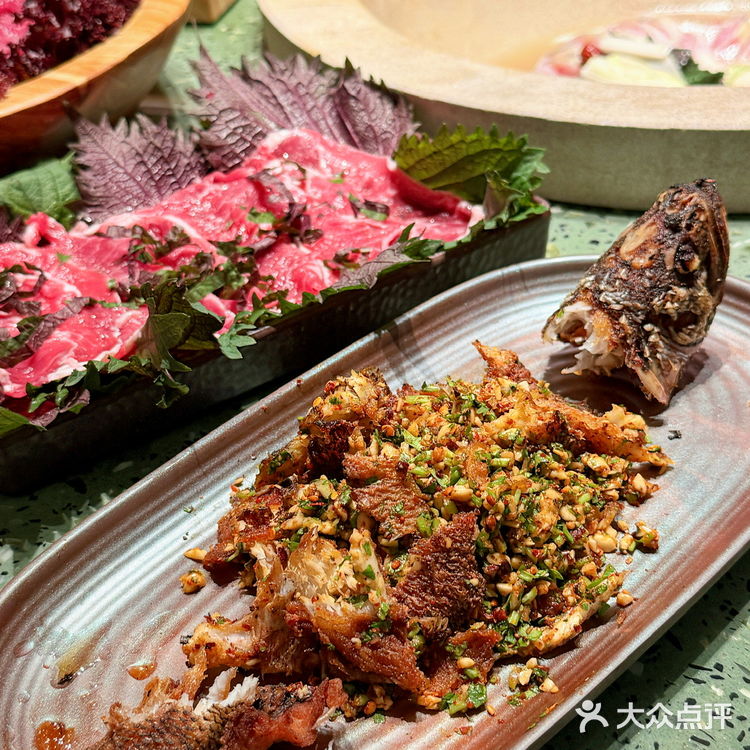 南京也有啦！新鲜蒸汽石锅鱼！​