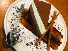 -Chom Cafe and Restaurant