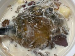 娟姗奶大满贯-RUXU入续鸳鸯糖水铺(万菱汇店)