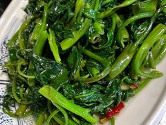 呛炒空心菜-遇见小厨·北京烤鸭·江湖菜·川菜(广福桥店)