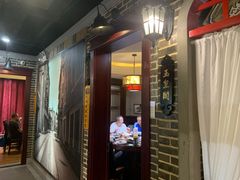 等位区-东口码头·烧鸽子·鱼头泡饼·地方菜(金鹰悦城店)