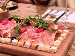 -SISTERS BAR RESTAURANT川意酒馆(嘉善老市H楼店)