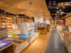 -新华里咖啡书吧(新华书店小寨店)