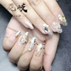 -花岐款式专研健康美甲沙龙