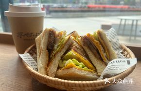 Grilled Honey-Spiced Bacon Beef Toast