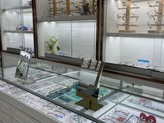 -翰佐蔡司小乐圆·依视路星趣控·暴龙眼镜折扣店