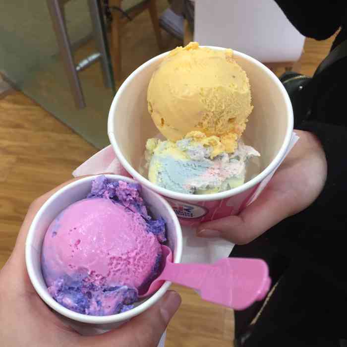 芭斯罗缤(青岛万象城店)-"总体来说还好,可以免费品尝,两个球有团购.