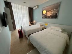 -卡罗酒店(东门晒布地铁站店)