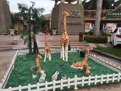 -亚龙湾亚泰商业街