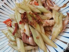 芹菜炒鱿鱼-新世界餐厅(万达店)