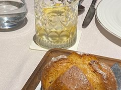 手工法式面包配自制黄油-ELUNE艾露恩·人良斋西餐厅