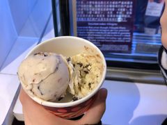 草莓巧克力炫炫脆冰淇淋-哈根达斯(福州东方B1店)