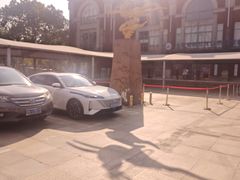 -房地产交易中心-停车场