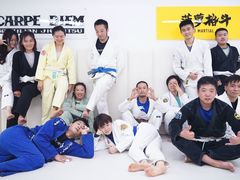 -菠萝格斗巴西柔术训练馆