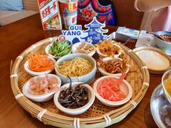 -包整·丝娃娃(一览甲秀楼风景店)